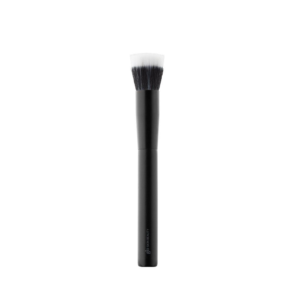 makeup børste til påføring af flydende foundation og foundation stick pga børstens spredte hår