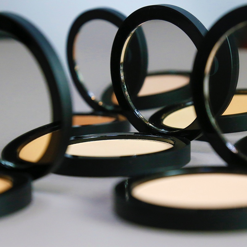 Pressed base er en fast mineral foundation pudder fra Glo Skin Beauty der findes i mange farver