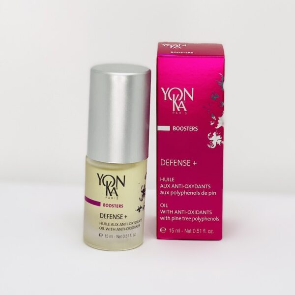 Yonka Defense+ booster en en blid og nærende olie, der beskytter din hud mod udtørring.