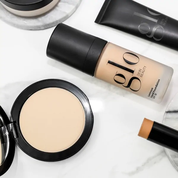 primer, concealer, foundation og pudder - stort udvalg af makeup for ansigtet