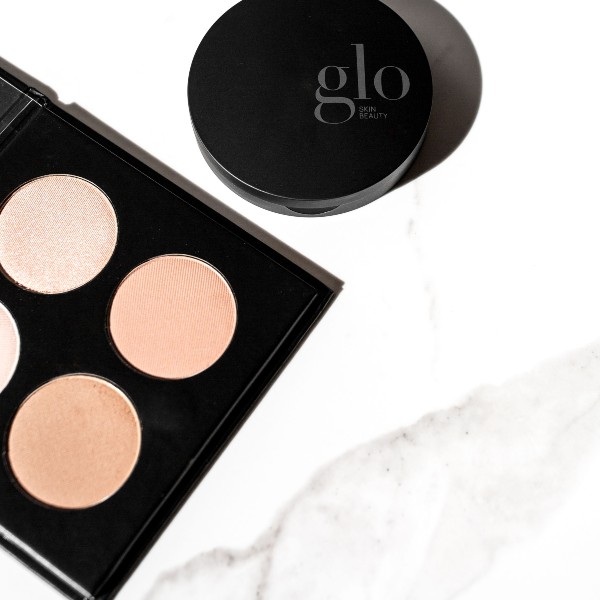 makeup-conture Udvalg af conture makeup der med lette farver fremhæver dine smukke ansigtsformer